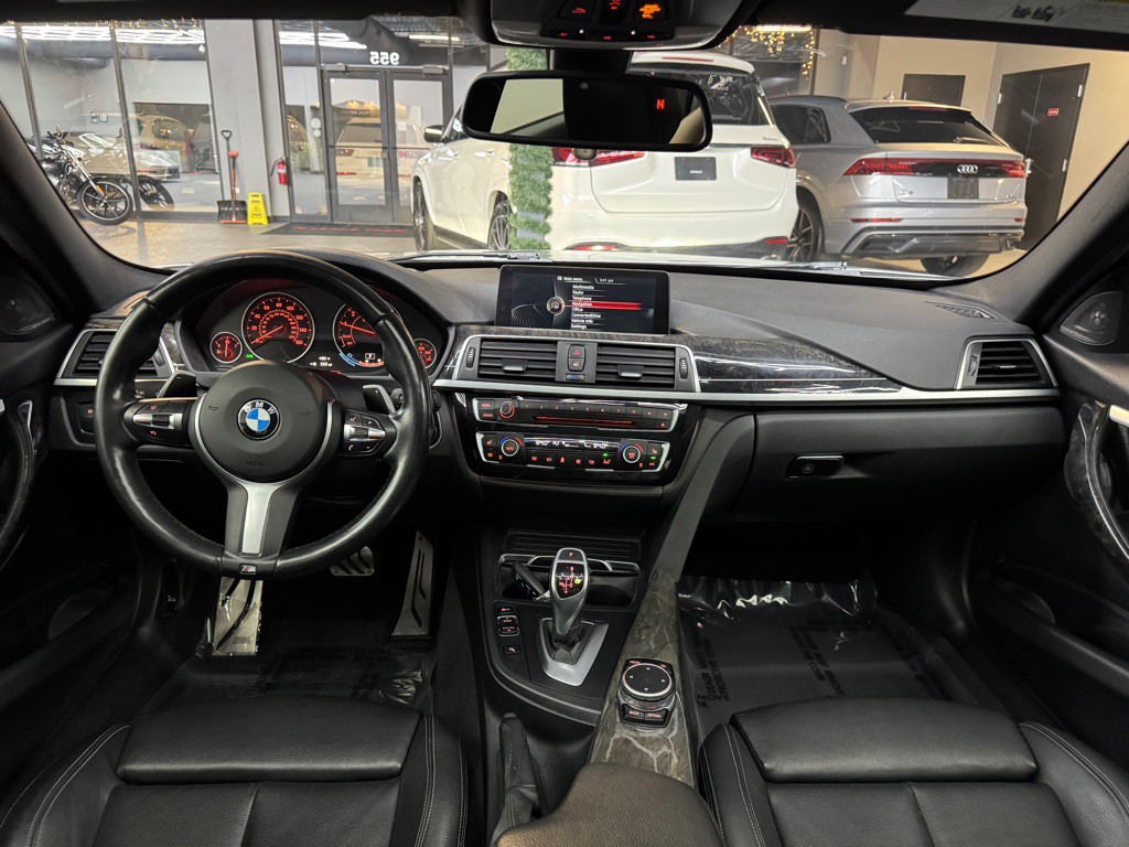 2016 BMW 3 Series Image 31