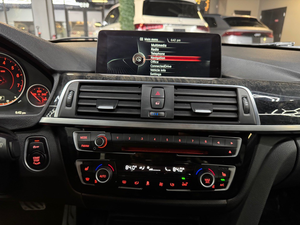 2016 BMW 3 Series Image 32