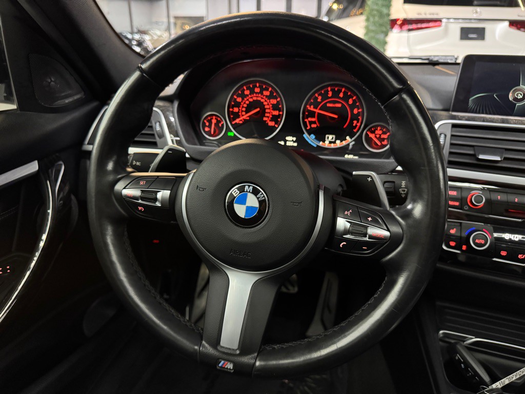 2016 BMW 3 Series Image 39