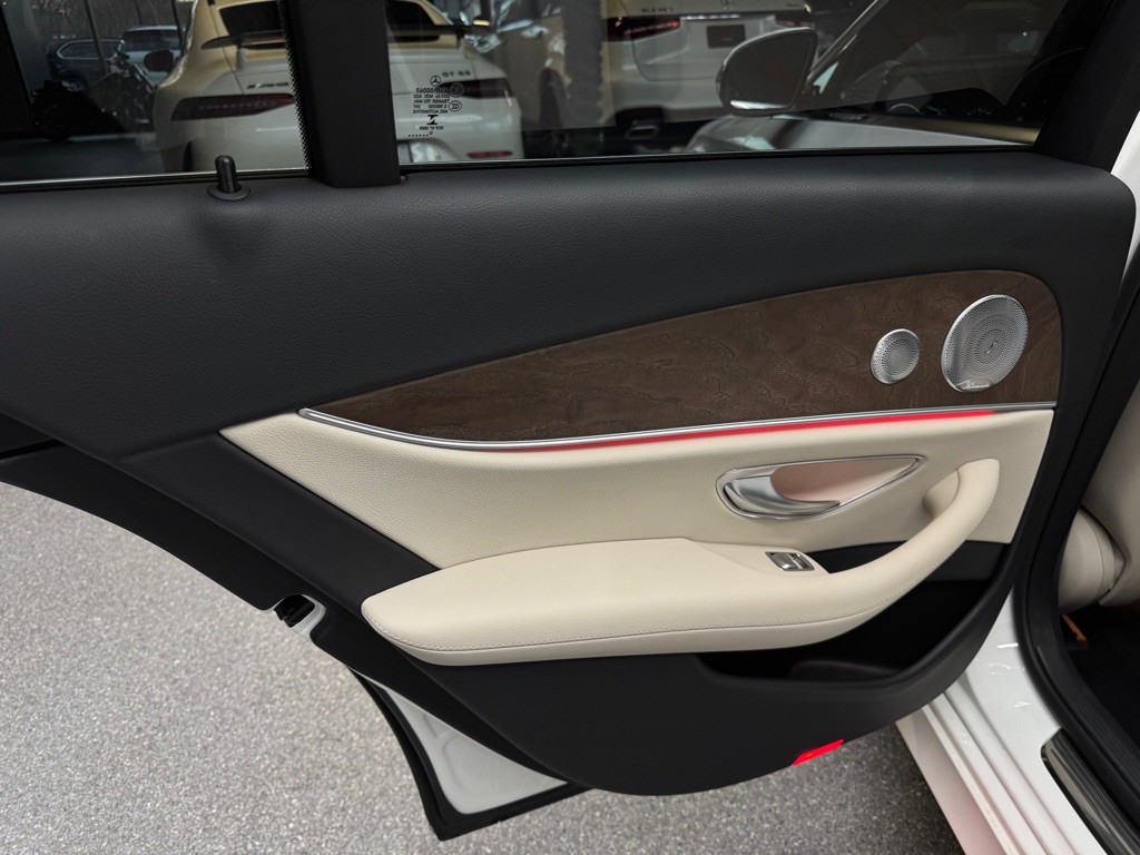 2017 Mercedes-Benz E-Class Image 23