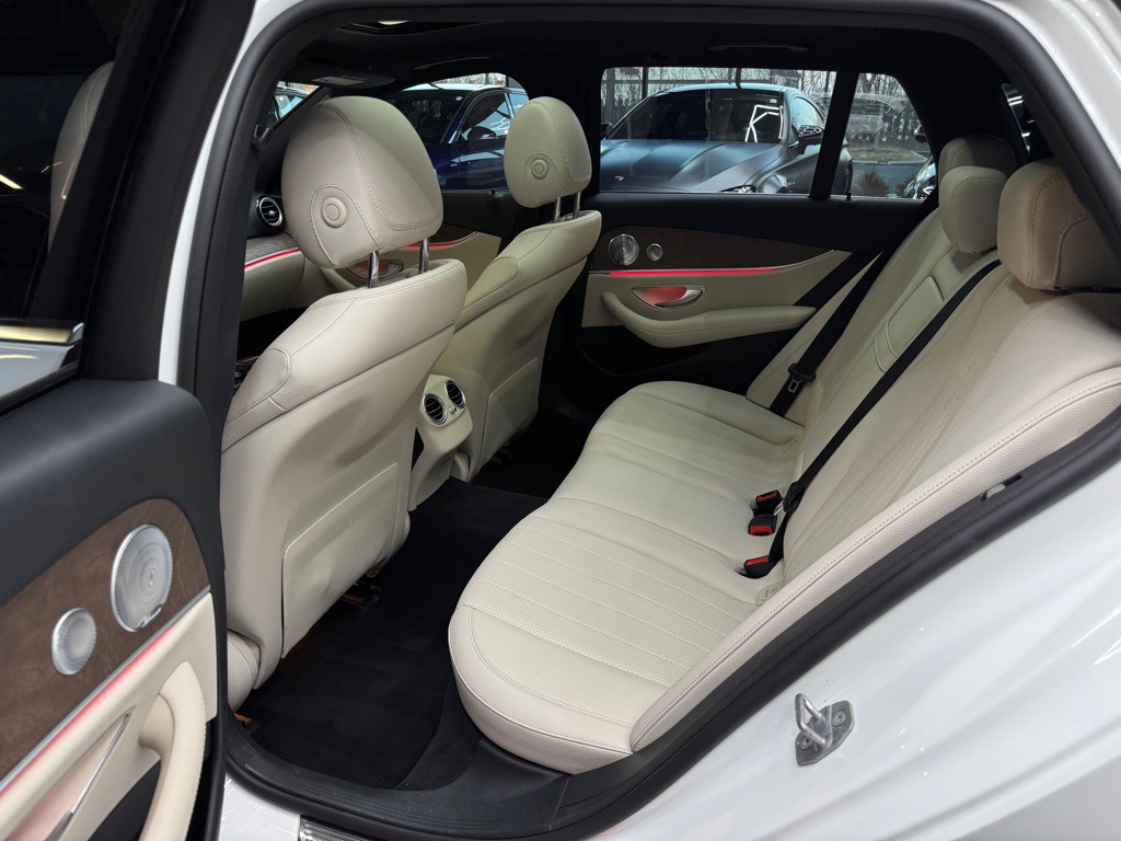 2017 Mercedes-Benz E-Class Image 24