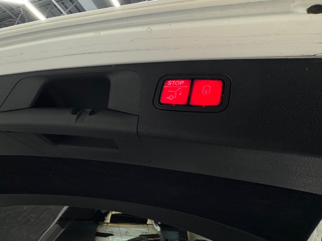 2017 Mercedes-Benz E-Class Image 26