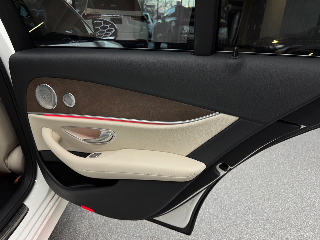 2017 Mercedes-Benz E-Class Image 27