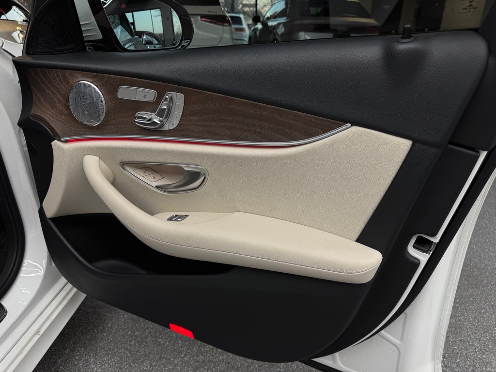 2017 Mercedes-Benz E-Class Image 29