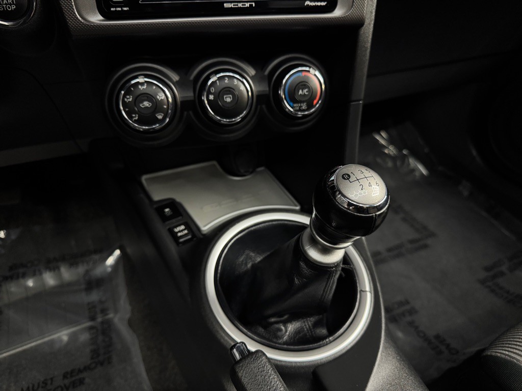 2016 Scion tC Image 31