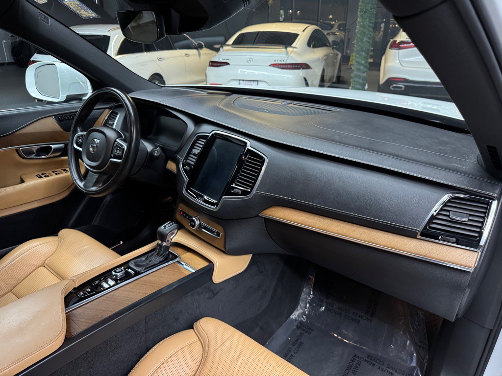 2019 Volvo XC90 Image 32