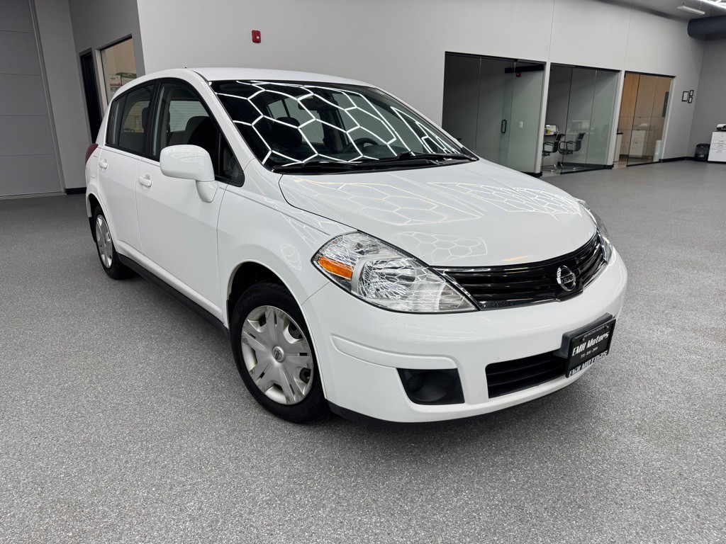 2011 Nissan Versa Image 1