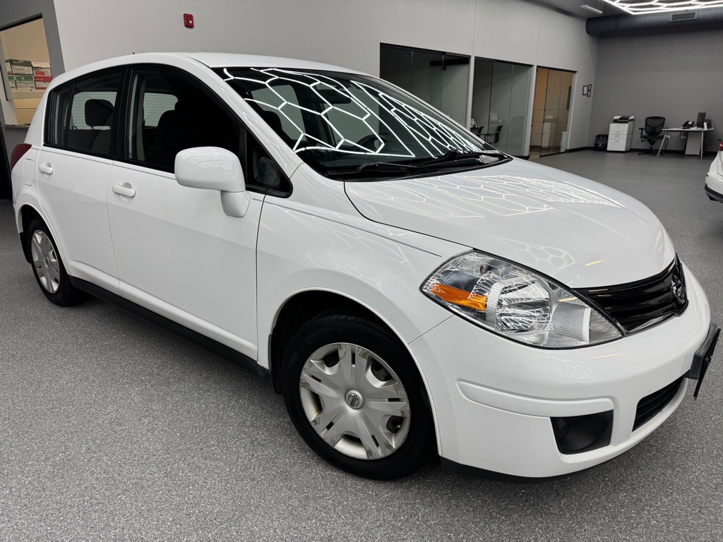 2011 Nissan Versa Image 2