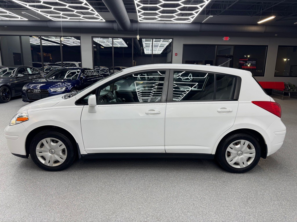 2011 Nissan Versa Image 6