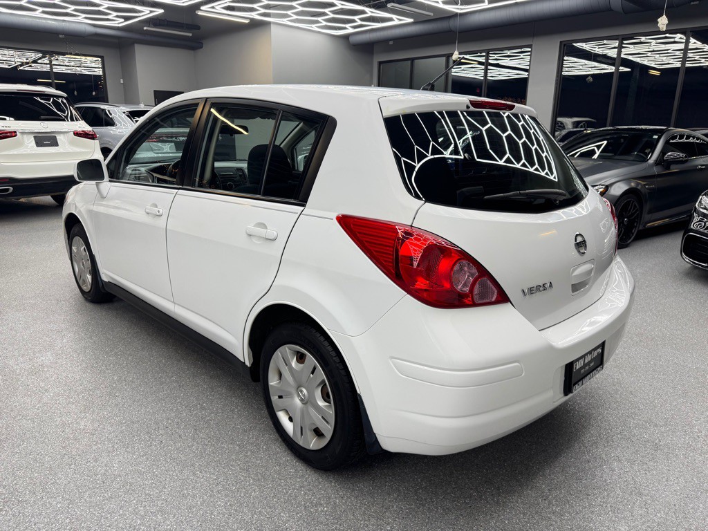 2011 Nissan Versa Image 7