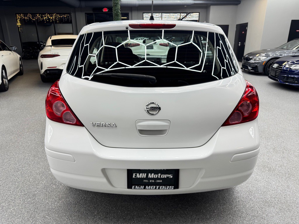 2011 Nissan Versa Image 8