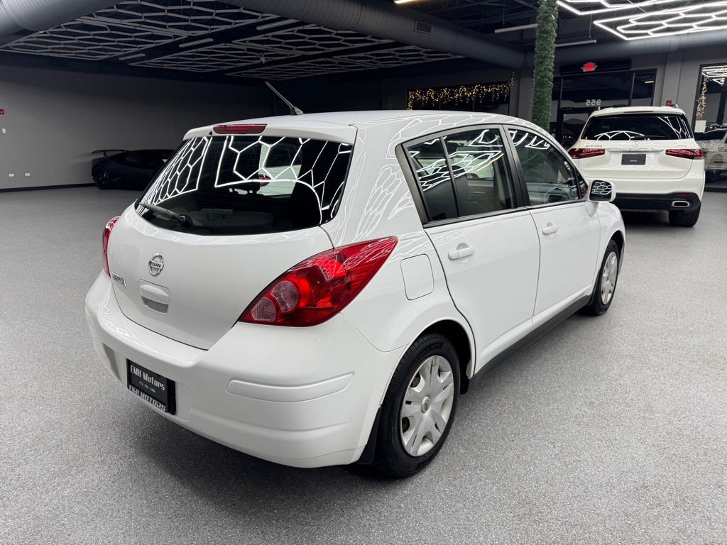 2011 Nissan Versa Image 9