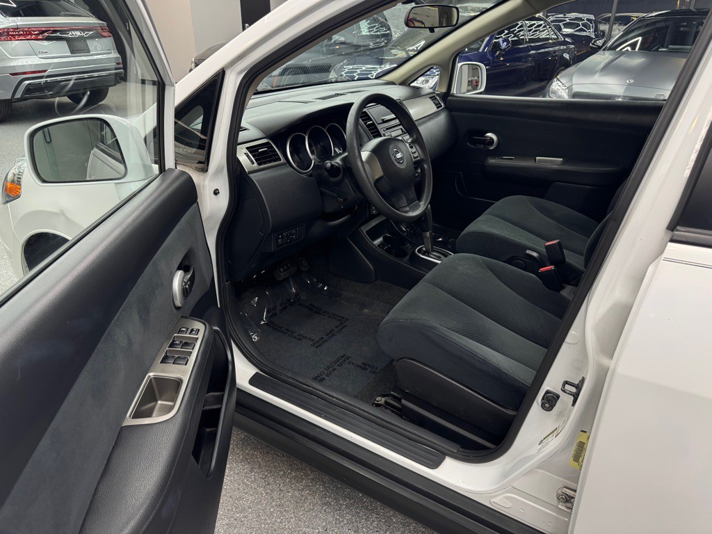 2011 Nissan Versa Image 11