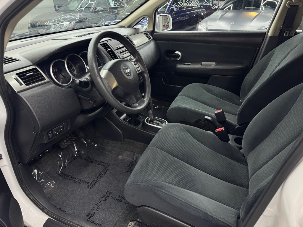 2011 Nissan Versa Image 12