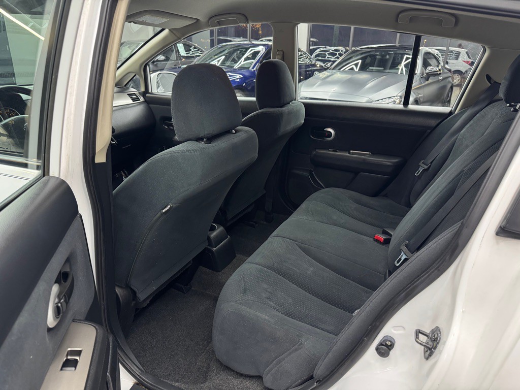 2011 Nissan Versa Image 13