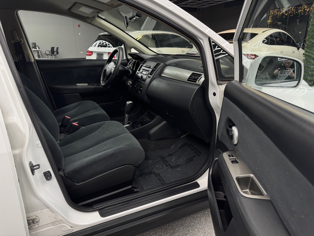 2011 Nissan Versa Image 15