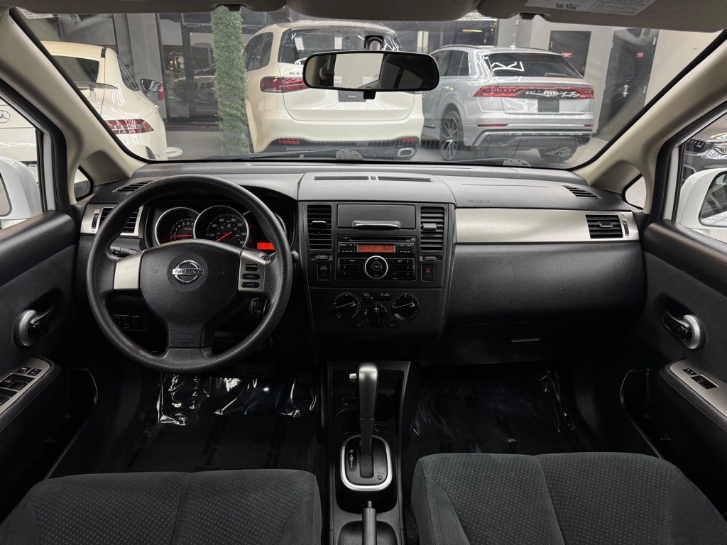 2011 Nissan Versa Image 16