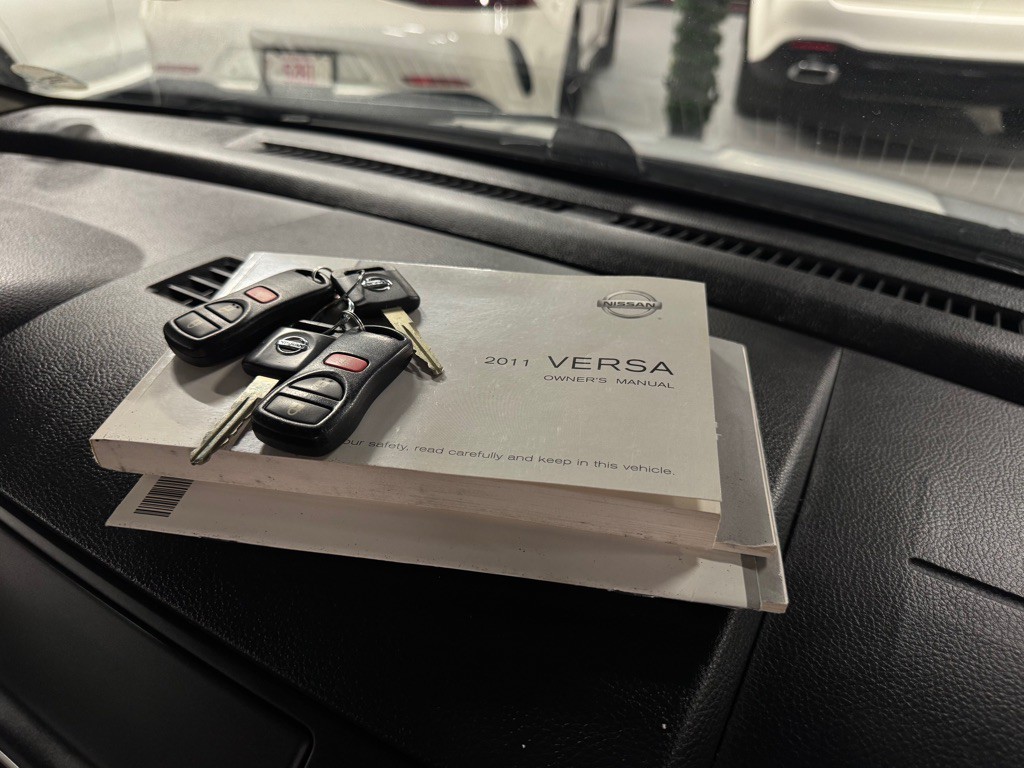 2011 Nissan Versa Image 21