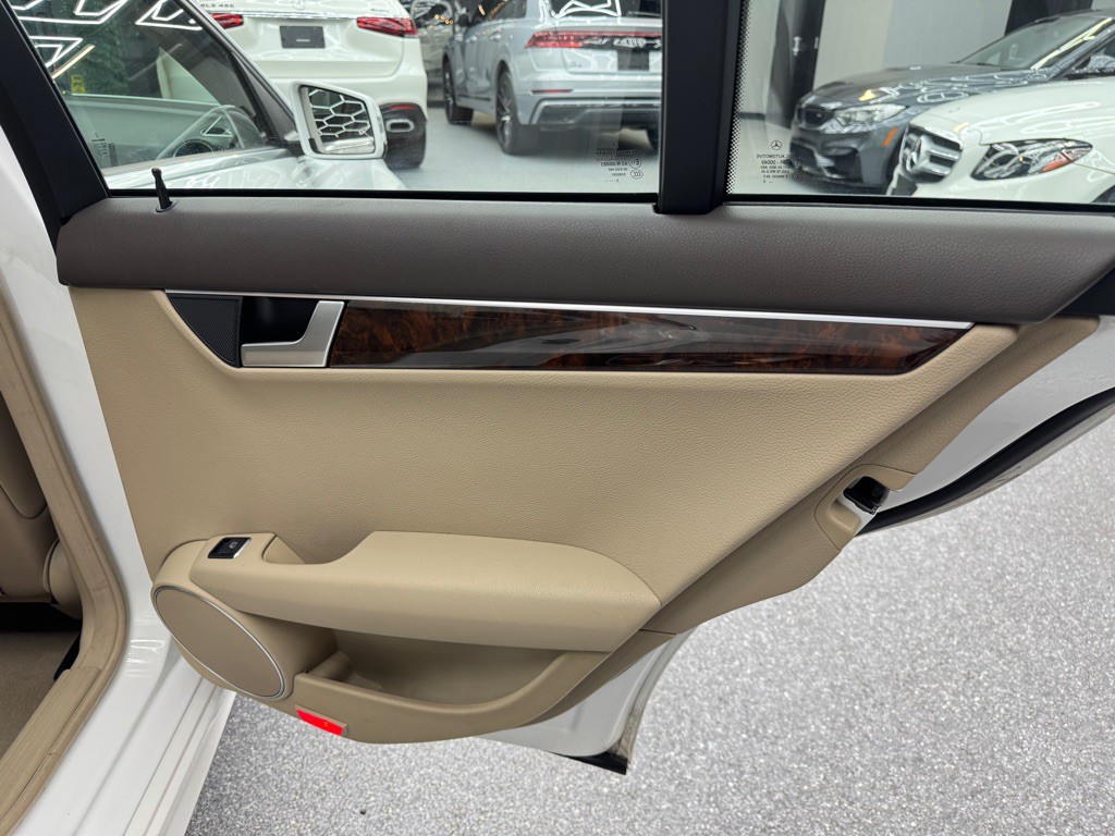 2014 Mercedes-Benz C-Class Image 21