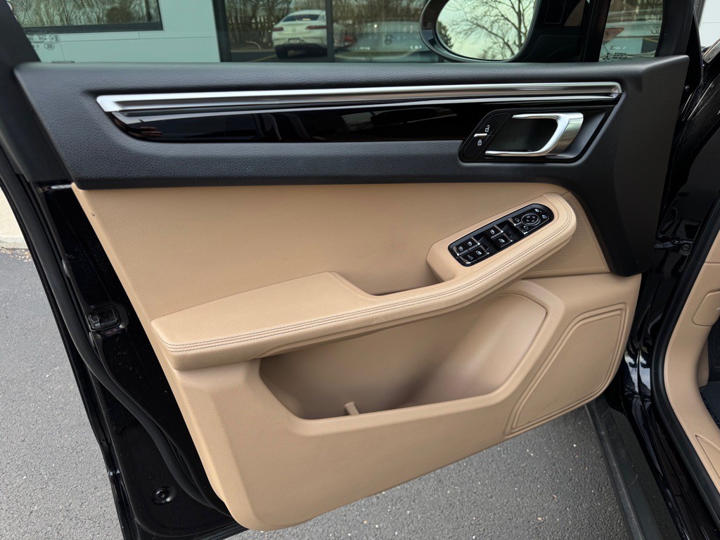 2019 Porsche Macan Image 16