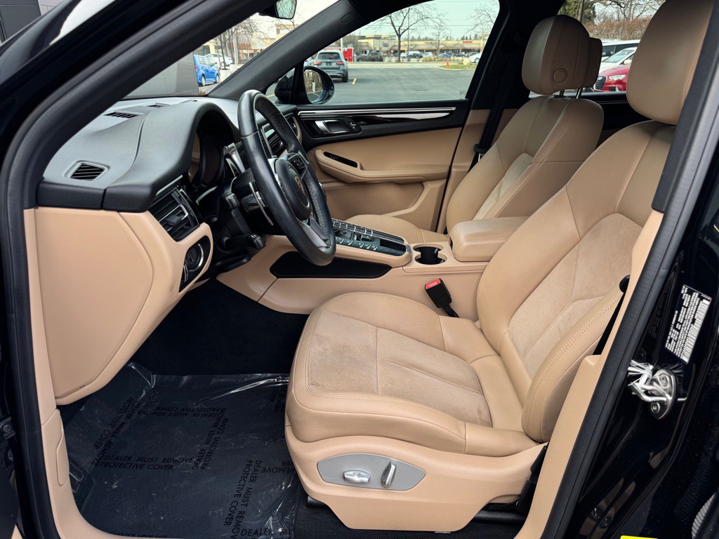 2019 Porsche Macan Image 17