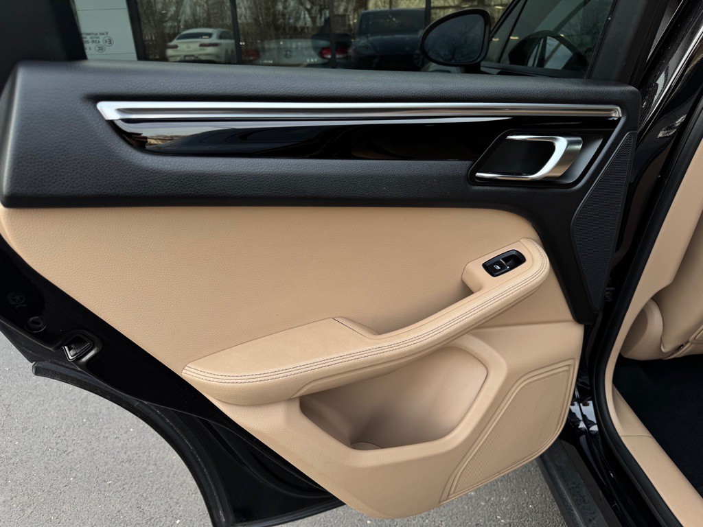 2019 Porsche Macan Image 19