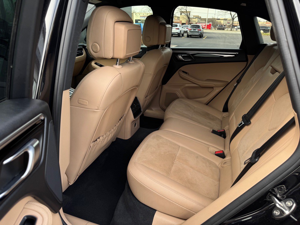 2019 Porsche Macan Image 20