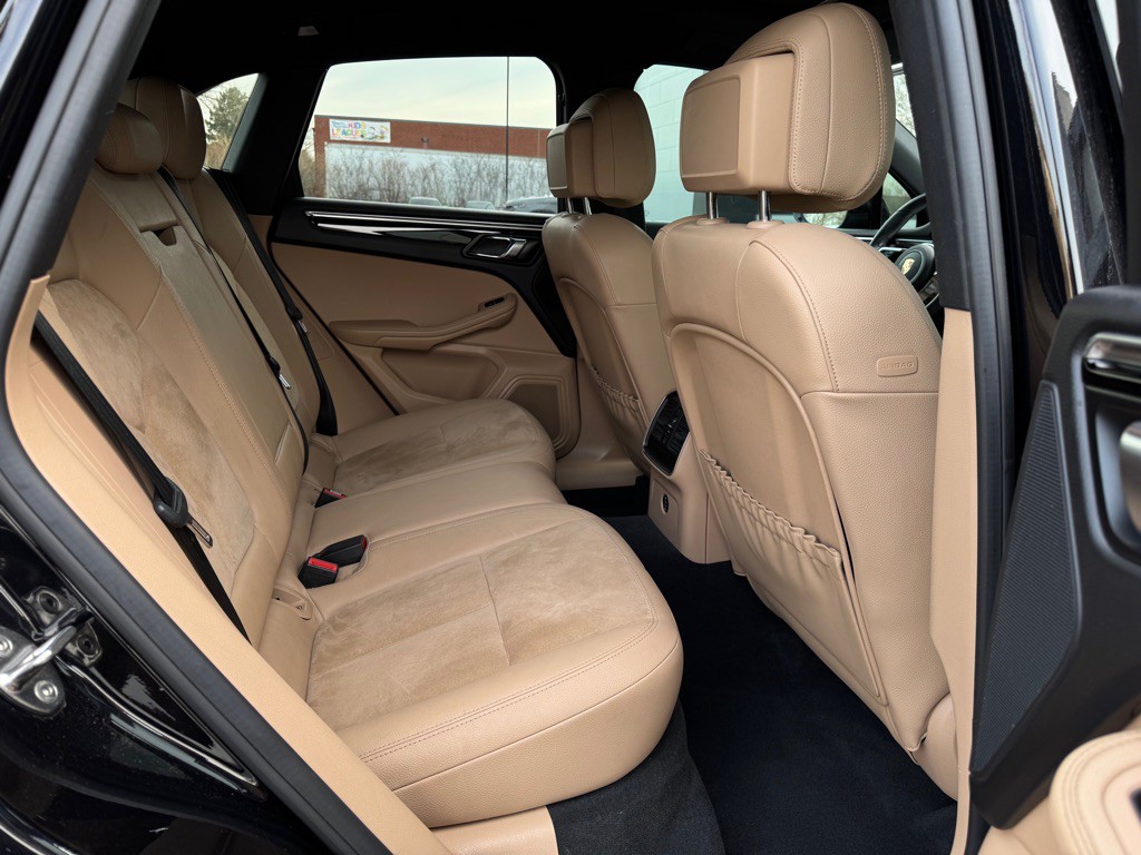2019 Porsche Macan Image 24