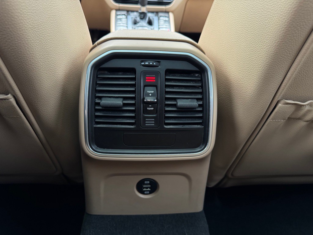 2019 Porsche Macan Image 25