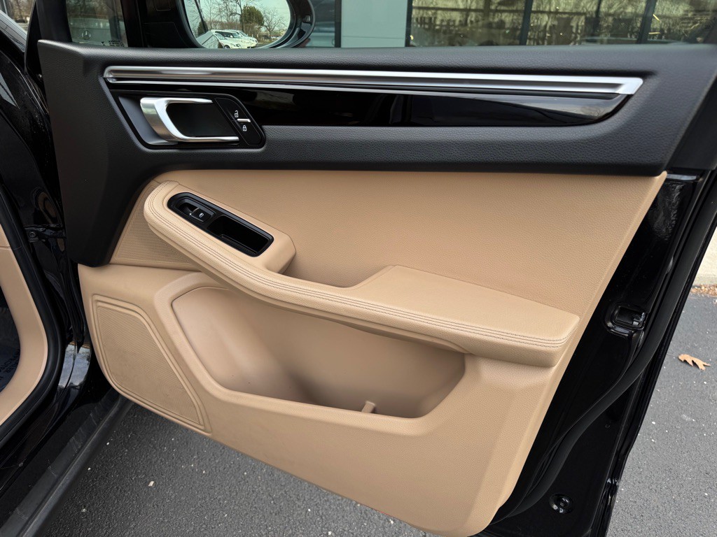 2019 Porsche Macan Image 26