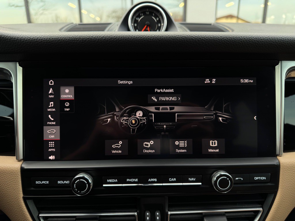 2019 Porsche Macan Image 32