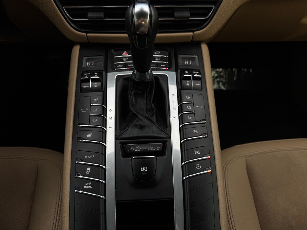 2019 Porsche Macan Image 36