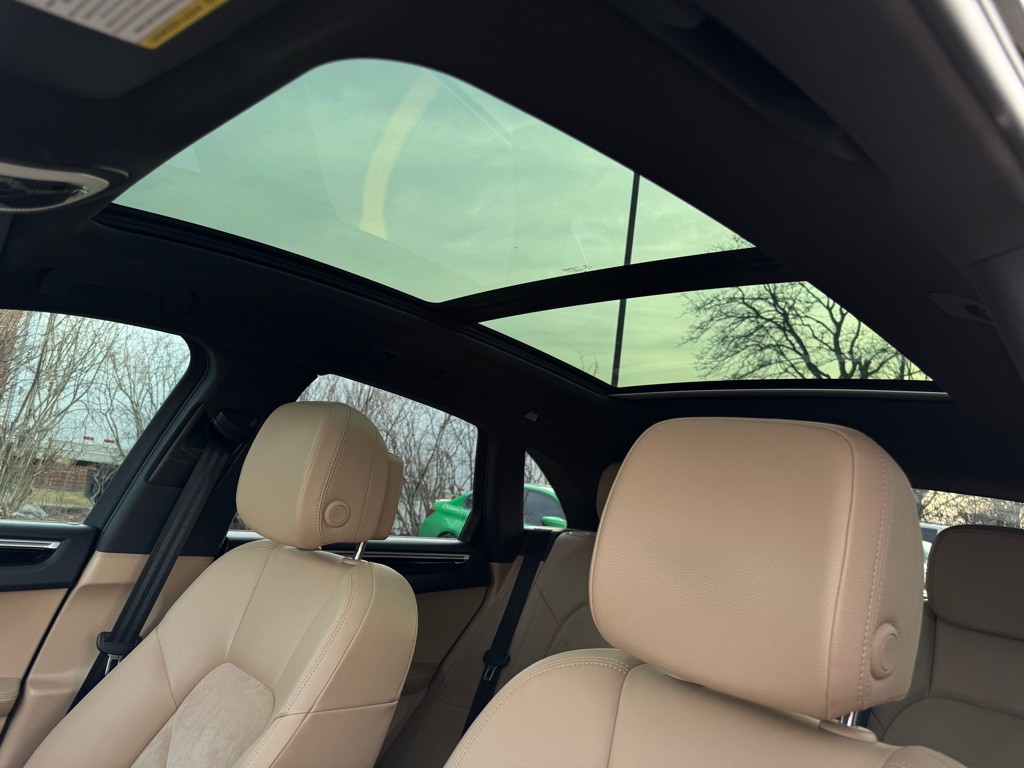 2019 Porsche Macan Image 37