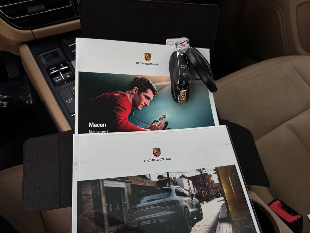 2019 Porsche Macan Image 40