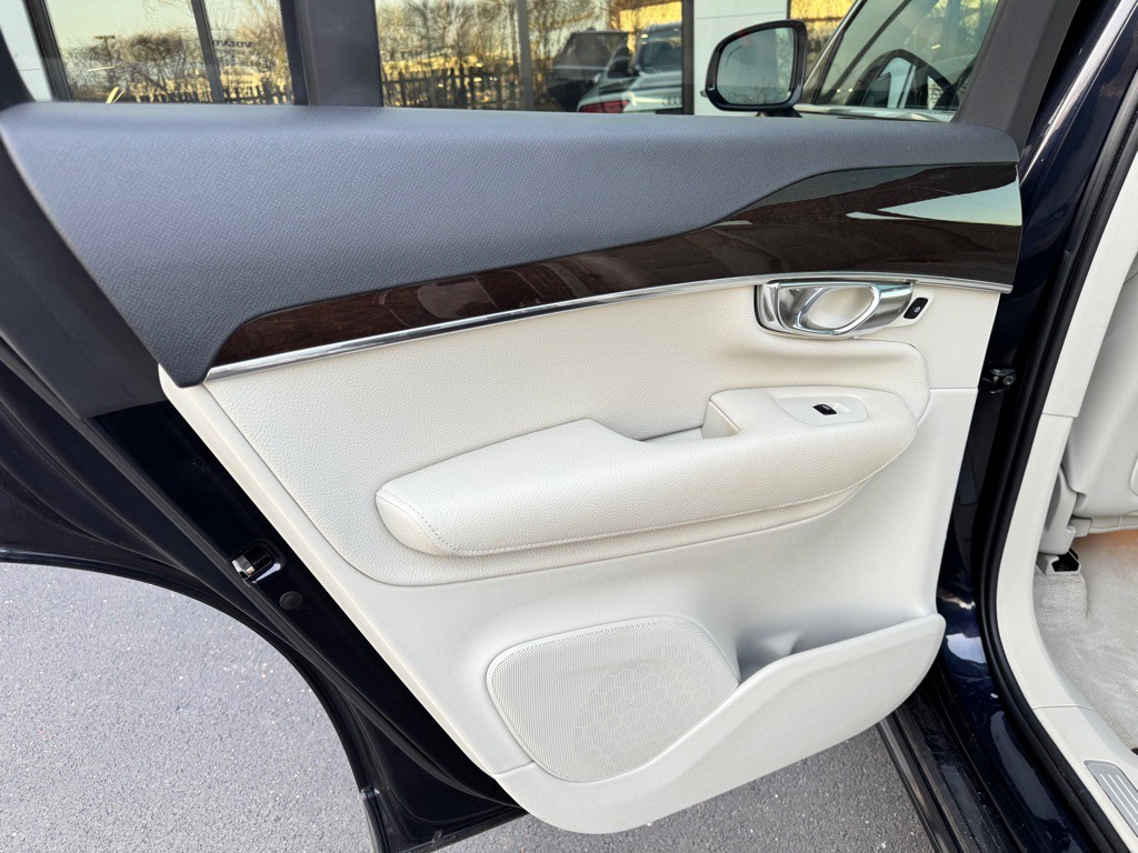 2016 Volvo XC90 Image 16