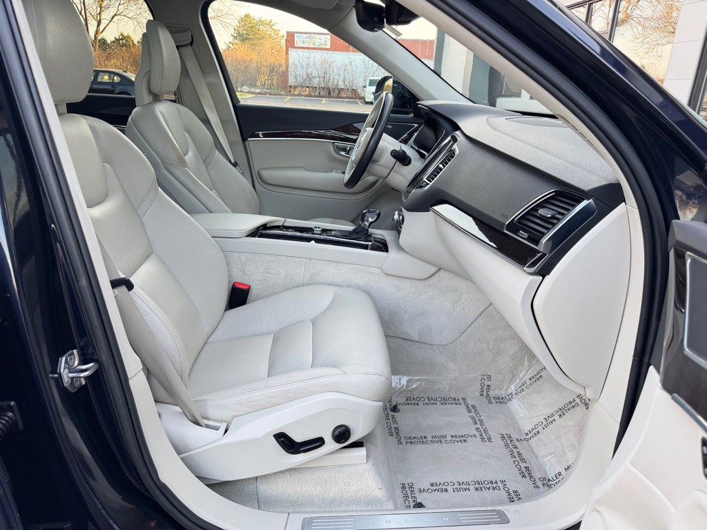 2016 Volvo XC90 Image 25