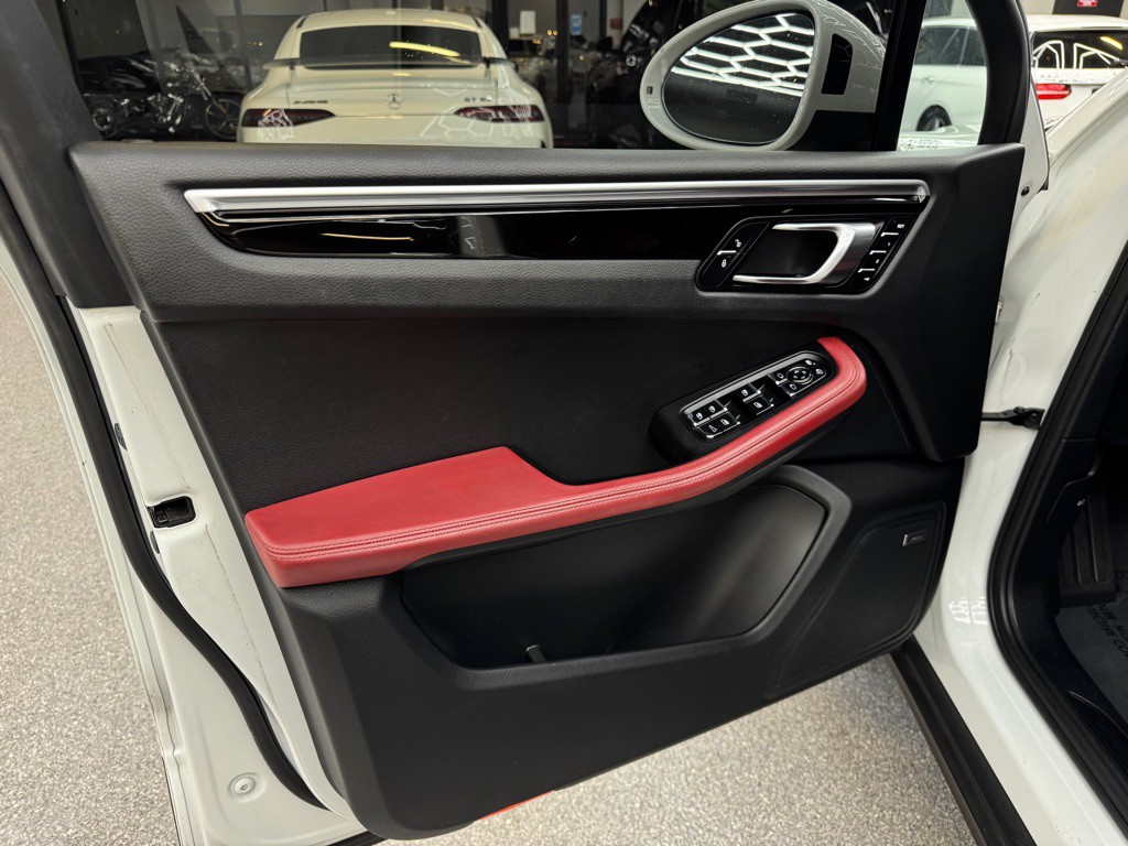 2019 Porsche Macan Image 19