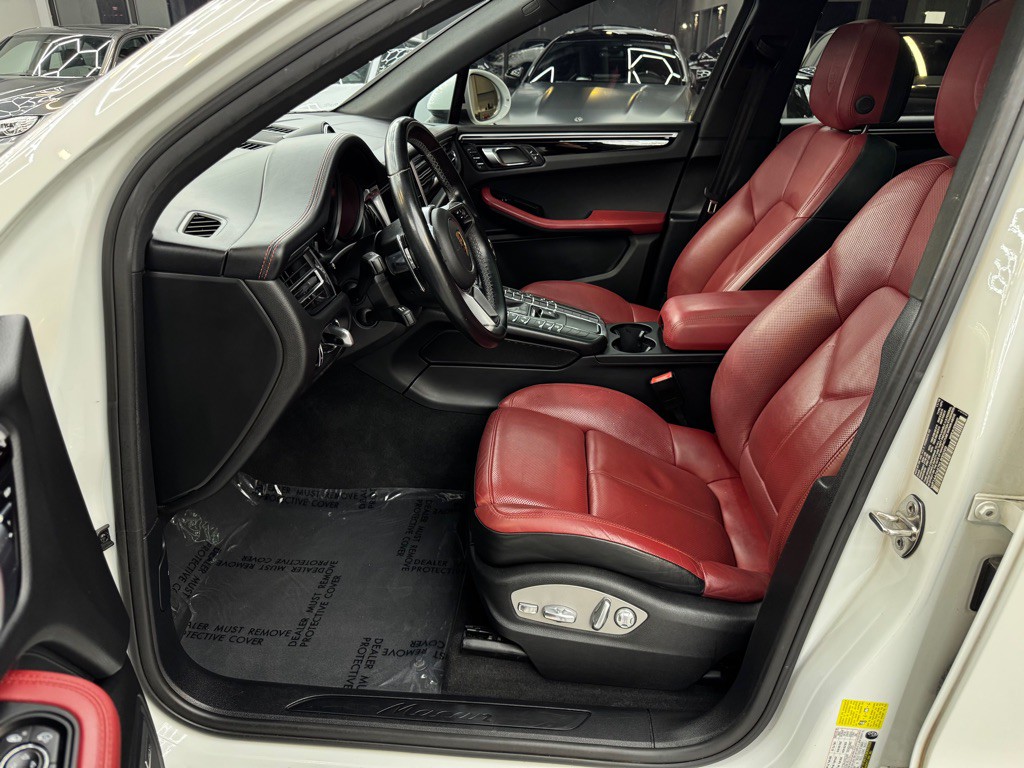 2019 Porsche Macan Image 21