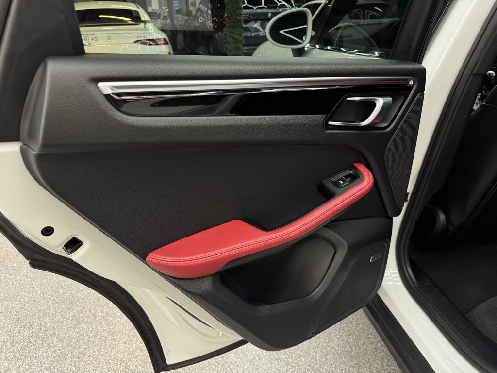 2019 Porsche Macan Image 23