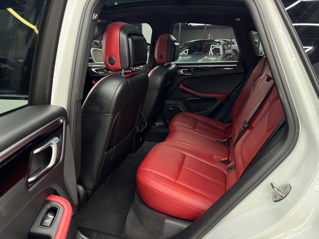 2019 Porsche Macan Image 24