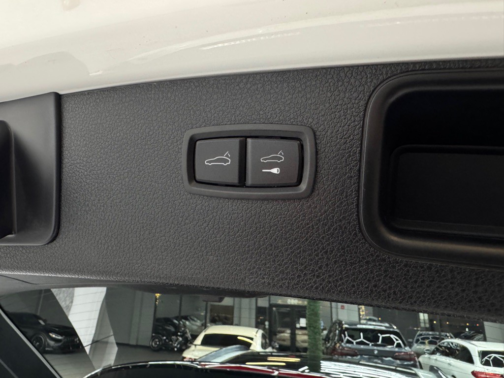 2019 Porsche Macan Image 26