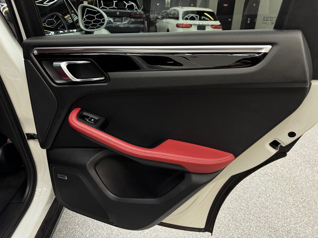 2019 Porsche Macan Image 27