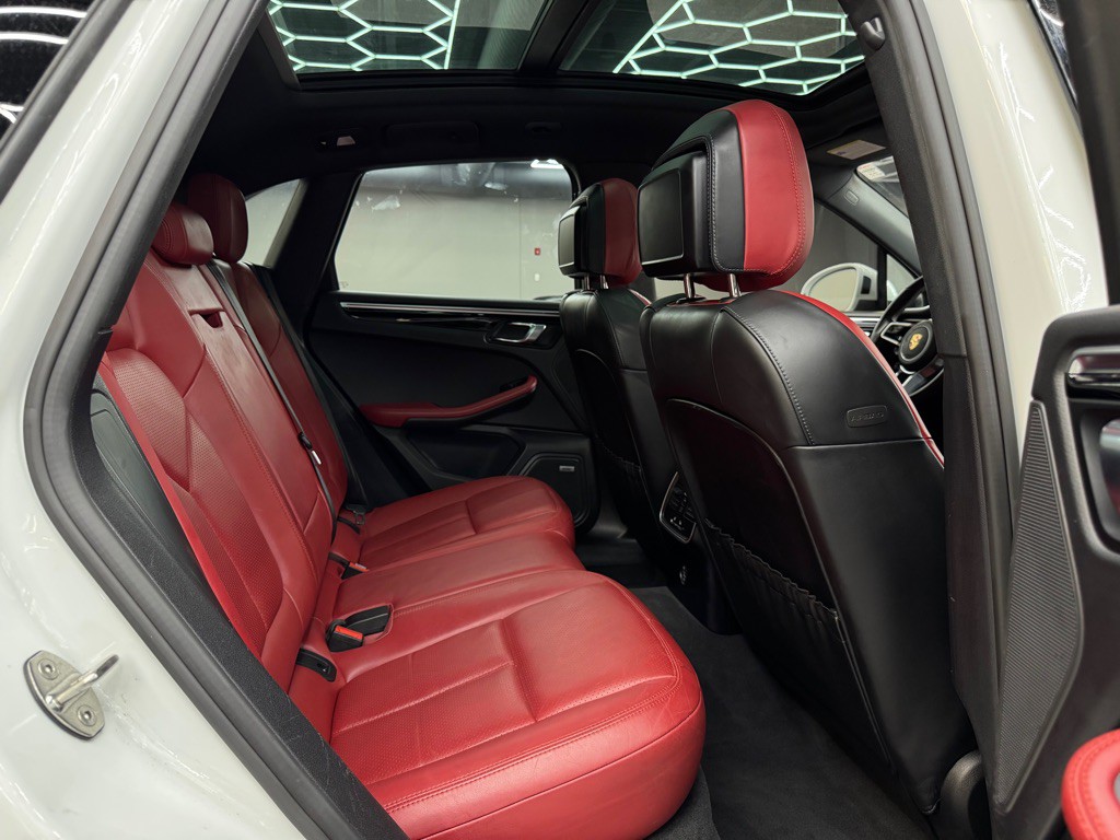 2019 Porsche Macan Image 28