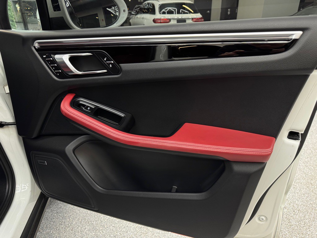 2019 Porsche Macan Image 30