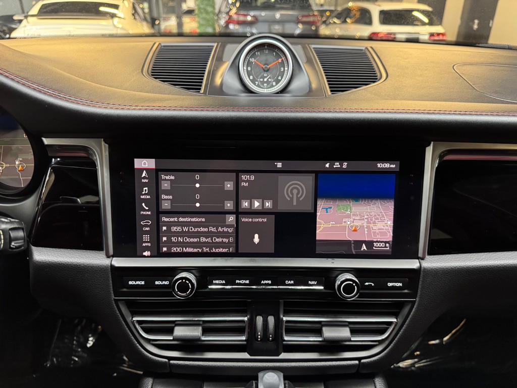 2019 Porsche Macan Image 32