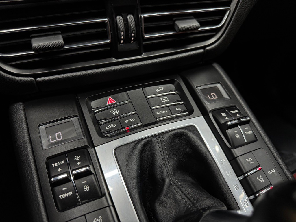 2019 Porsche Macan Image 37