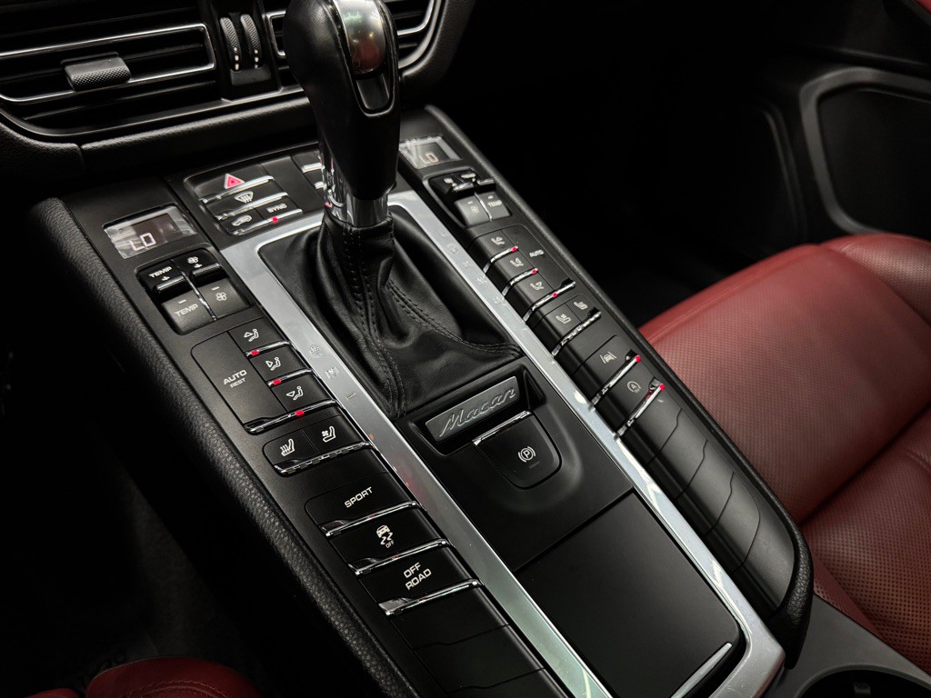 2019 Porsche Macan Image 38