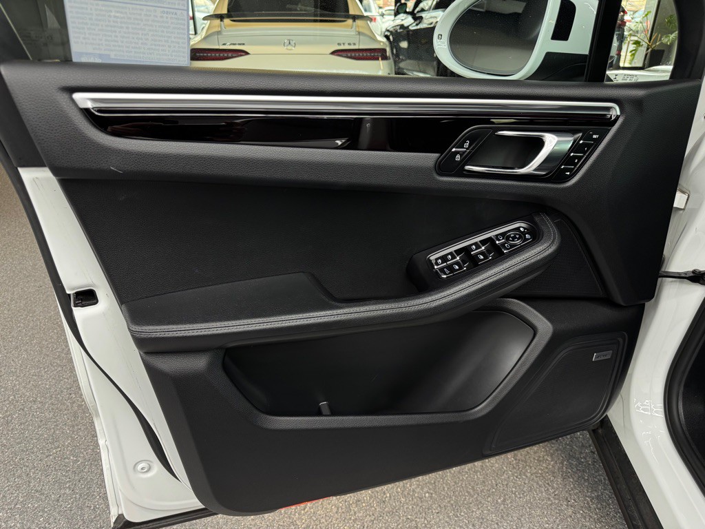 2019 Porsche Macan Image 17