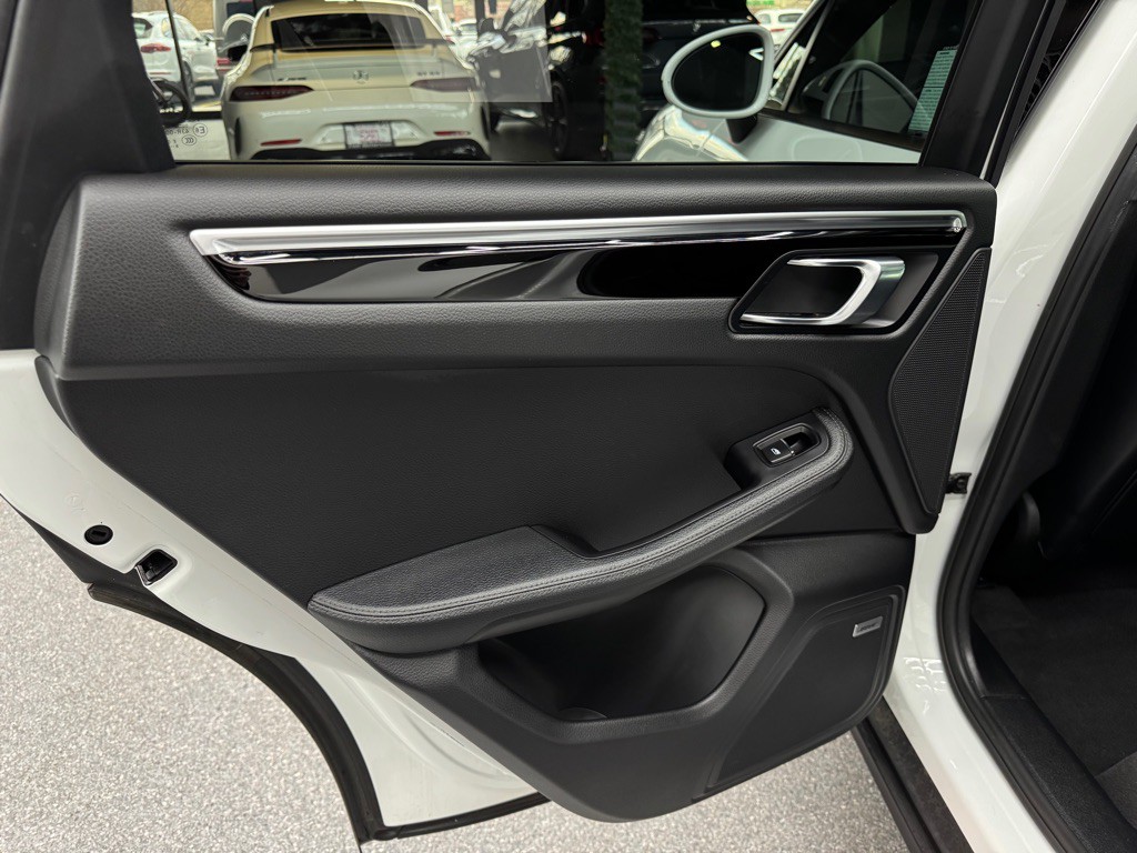 2019 Porsche Macan Image 21