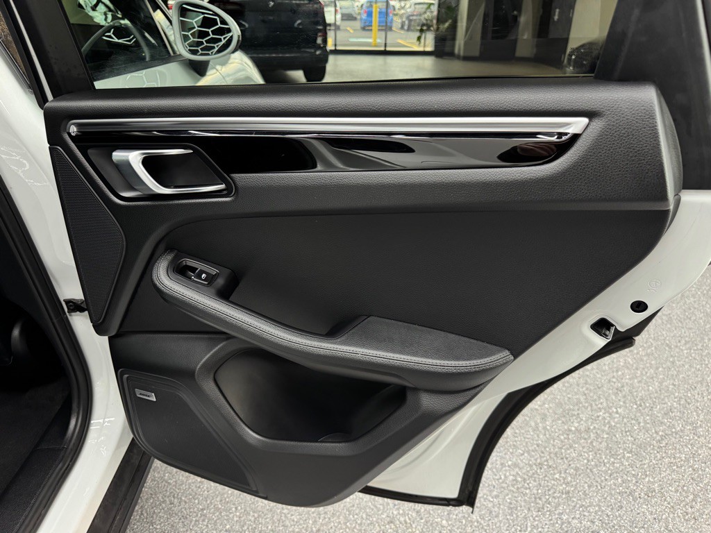 2019 Porsche Macan Image 25